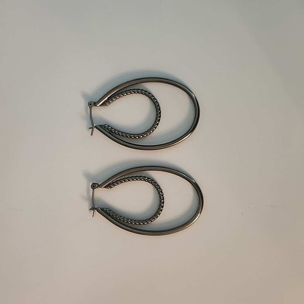 LIA SOPHIA Black Metal Earrings